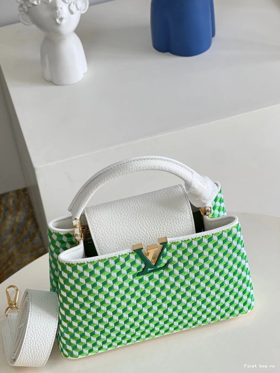 First bag ru CAPUCINES LOUIS VUITTON BB 0728